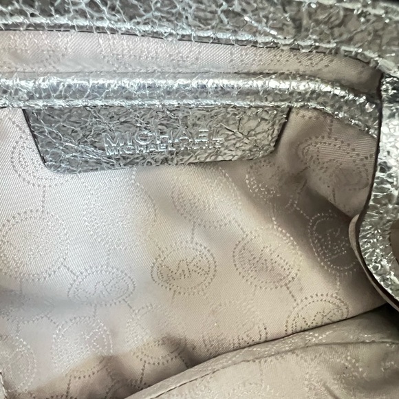 Michael Kors Silver Metallic Chain link shoulder bag - Picture 5 of 5